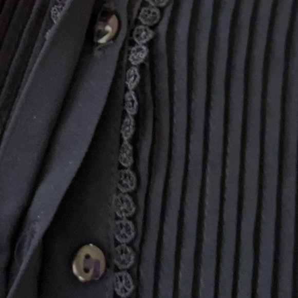 🌼 FATE Alameda PinTuck Button up V-Neck Blouse, Navy XS NWT - Picture 4 of 6